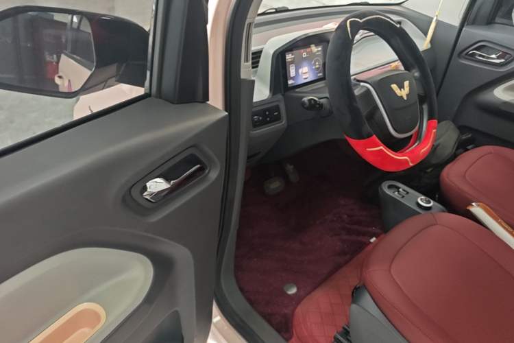 Used Wuling Hongguang MINIEV 2022 Macaron Fashion Model Lithium Iron Phosphate Driver Seat