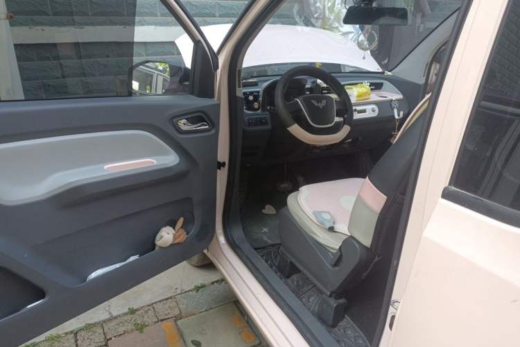 Used Wuling Hongguang MINIEV 2022 Macaron Fashion Model Lithium Iron Phosphate Driver Seat