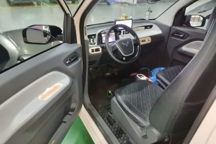 Used Wuling Hongguang MINIEV 2022 Macaron Premium Model – Lithium Iron Phosphate Driver Seat