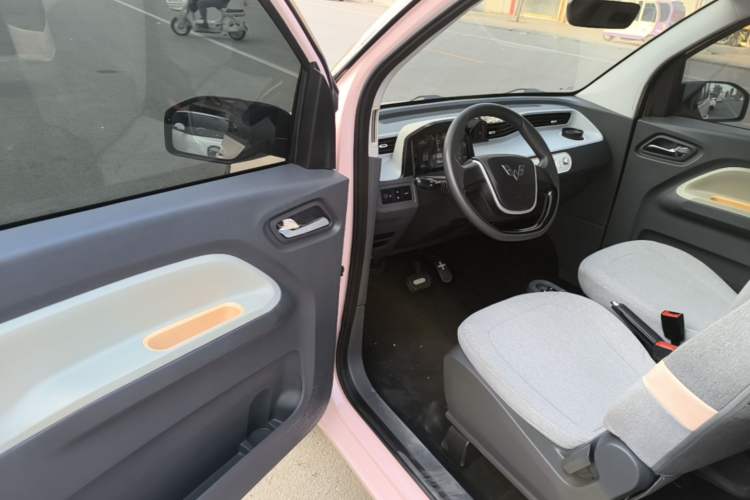 Used Wuling Hongguang MINIEV 2022 Macaron Fashion Model Lithium Iron Phosphate Driver Seat