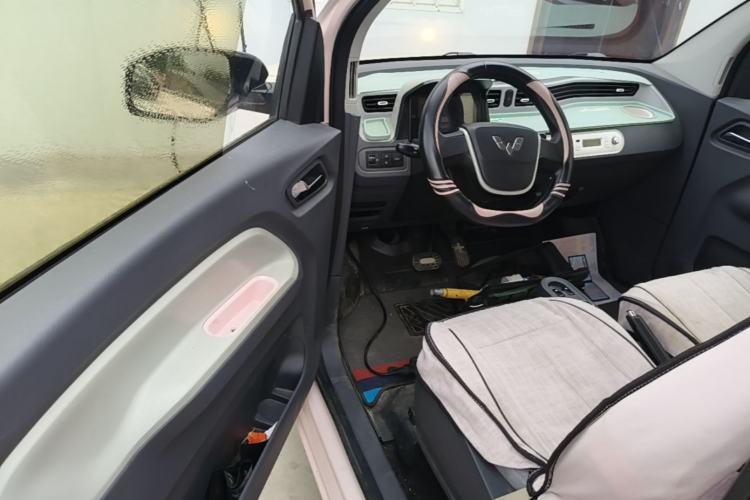 Used Wuling Hongguang MINIEV 2022 Macaron Fashion Model Lithium Iron Phosphate Driver Seat
