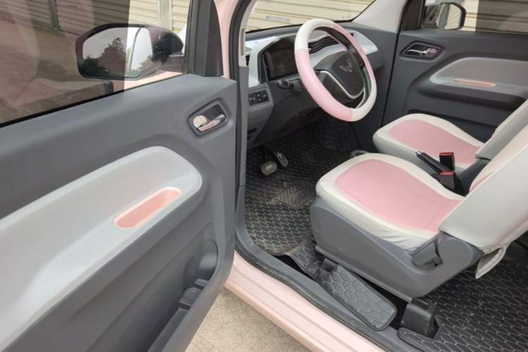 Used Wuling Hongguang MINIEV 2022 Macaron Premium Model – Lithium Iron Phosphate Driver Seat