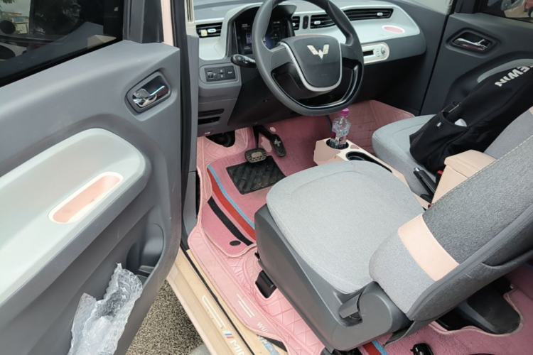 Used Wuling Hongguang MINIEV 2022 Macaron Premium Model – Lithium Ternary Battery Driver Seat