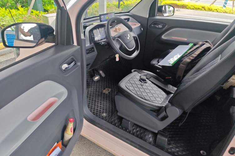 Used Wuling Hongguang MINIEV 2022 Macaron Fashion Model Lithium Iron Phosphate Driver Seat