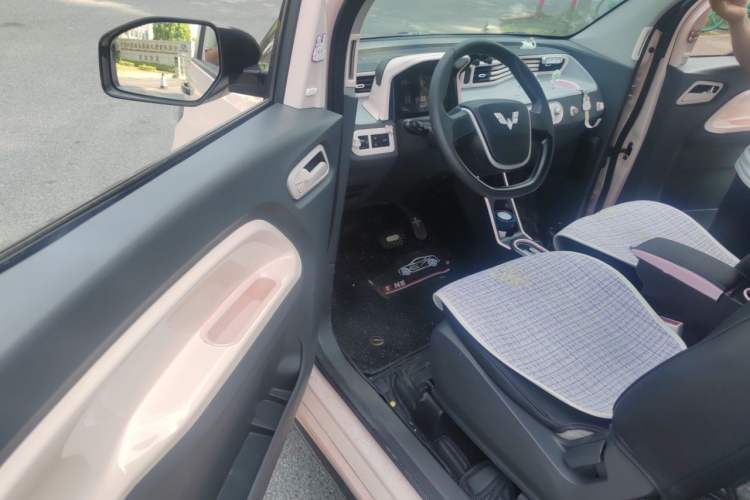 Used Wuling Hongguang MINIEV 2022 Macaron Fashion Model Lithium Iron Phosphate Driver Seat