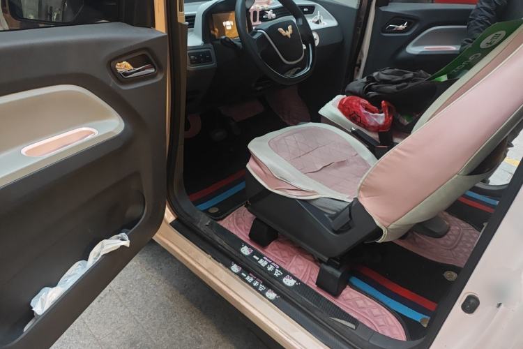 Used Wuling Hongguang MINIEV 2022 Macaron Premium Model – Lithium Iron Phosphate Driver Seat