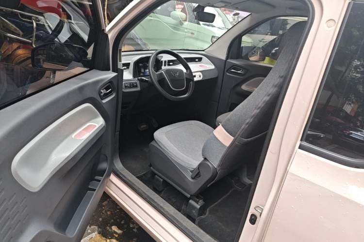 Used Wuling Hongguang MINIEV 2022 Macaron Premium Model – Lithium Iron Phosphate Driver Seat