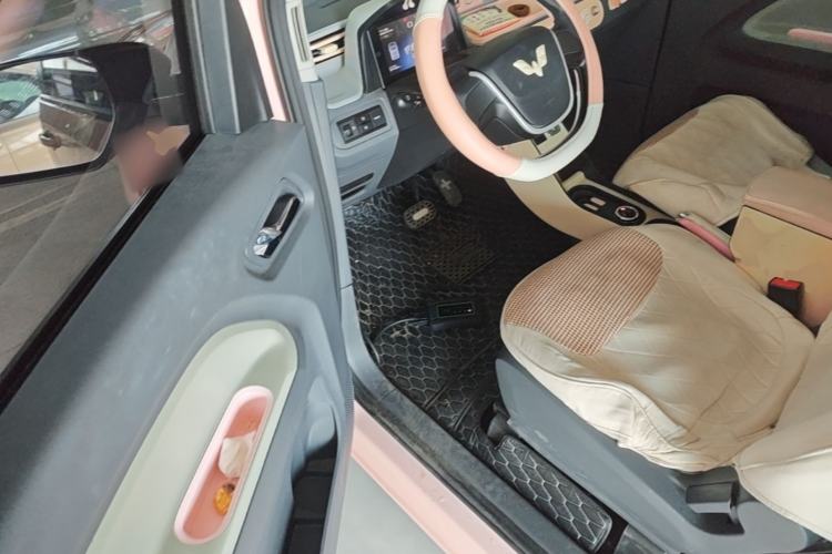 Used Wuling Hongguang MINIEV 2022 Macaron Premium Model – Lithium Iron Phosphate Driver Seat