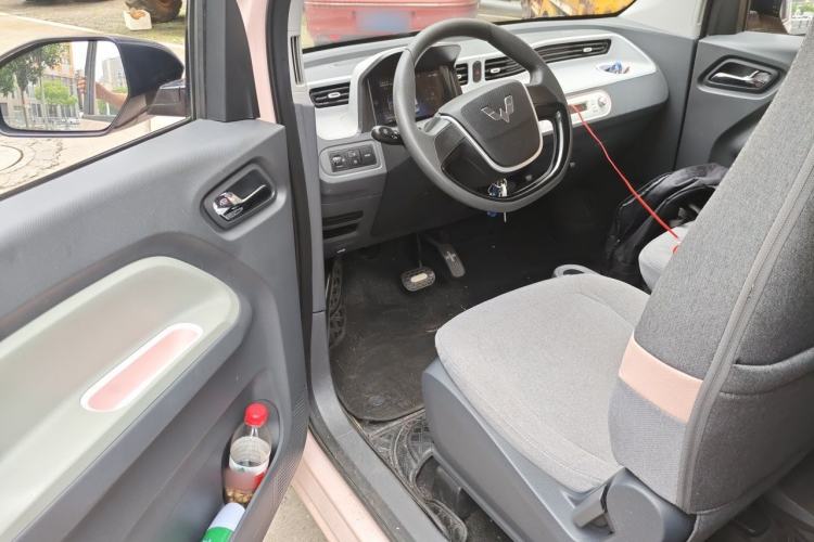 Used Wuling Hongguang MINIEV 2022 Macaron Fashion Model Lithium Iron Phosphate Driver Seat