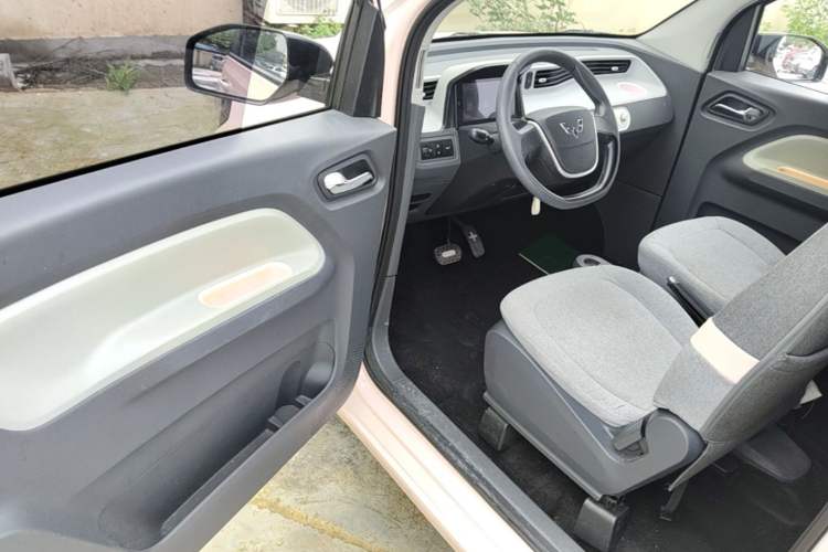 Used Wuling Hongguang MINIEV 2022 Macaron Fashion Model Lithium Iron Phosphate Driver Seat
