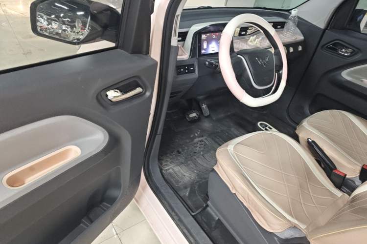 Used Wuling Hongguang MINIEV 2022 Macaron Premium Model – Lithium Iron Phosphate Driver Seat