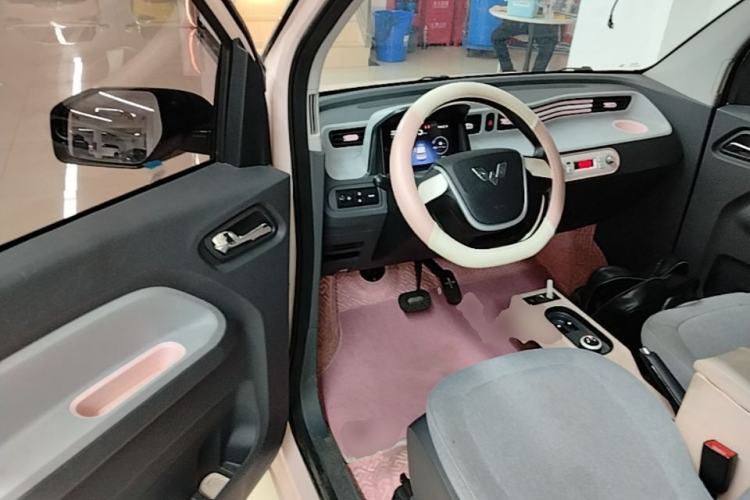 Used Wuling Hongguang MINIEV 2022 Macaron Fashion Model Lithium Iron Phosphate Driver Seat