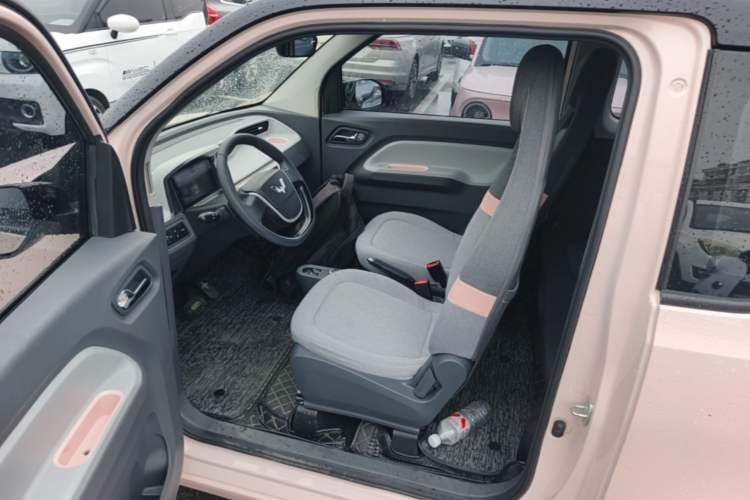 Used Wuling Hongguang MINIEV 2022 Macaron Premium Model – Lithium Iron Phosphate Driver Seat