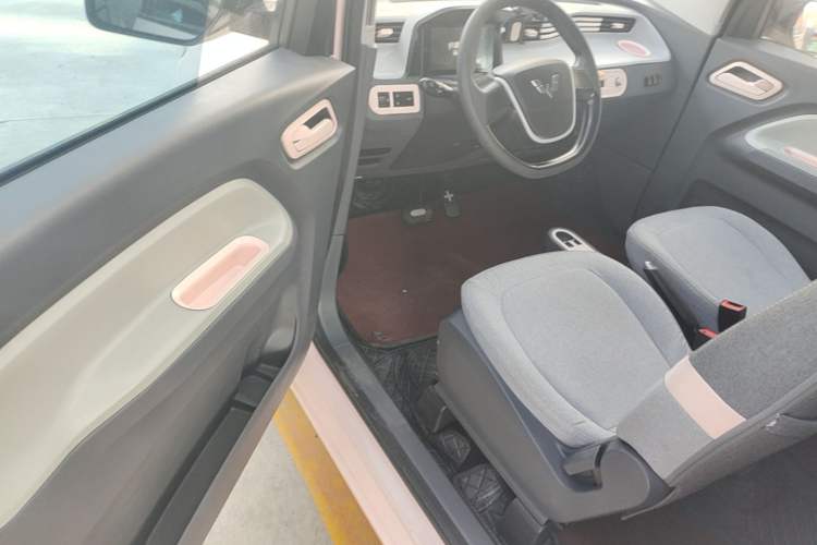 Used Wuling Hongguang MINIEV 2022 Macaron Fashion Model Lithium Iron Phosphate Driver Seat