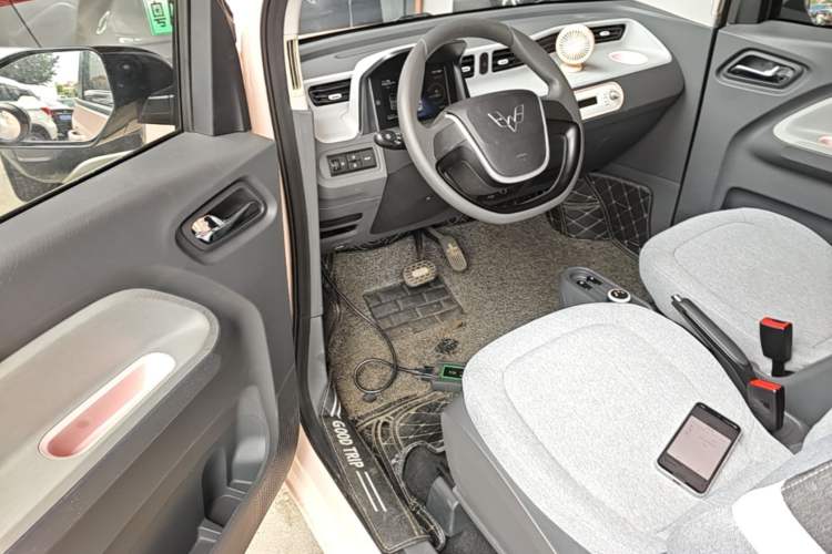 Used Wuling Hongguang MINIEV 2022 Macaron Premium Model – Lithium Iron Phosphate Driver Seat
