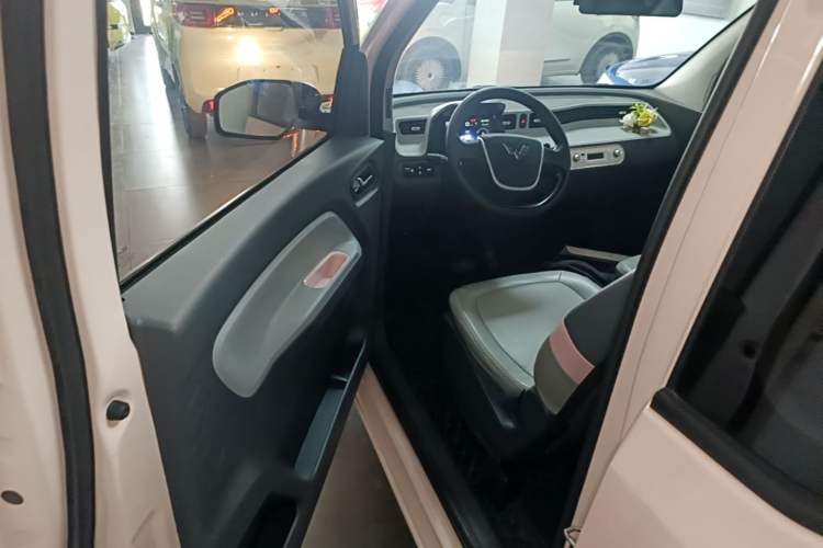 Used Wuling Hongguang MINIEV 2022 Macaron Fashion Model Lithium Iron Phosphate Driver Seat