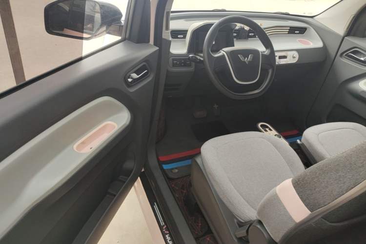 Used Wuling Hongguang MINIEV 2022 Macaron Premium Model – Lithium Iron Phosphate Driver Seat