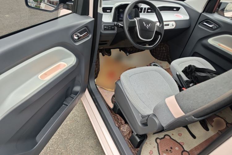 Used Wuling Hongguang MINIEV 2022 Macaron Fashion Model Lithium Iron Phosphate Driver Seat