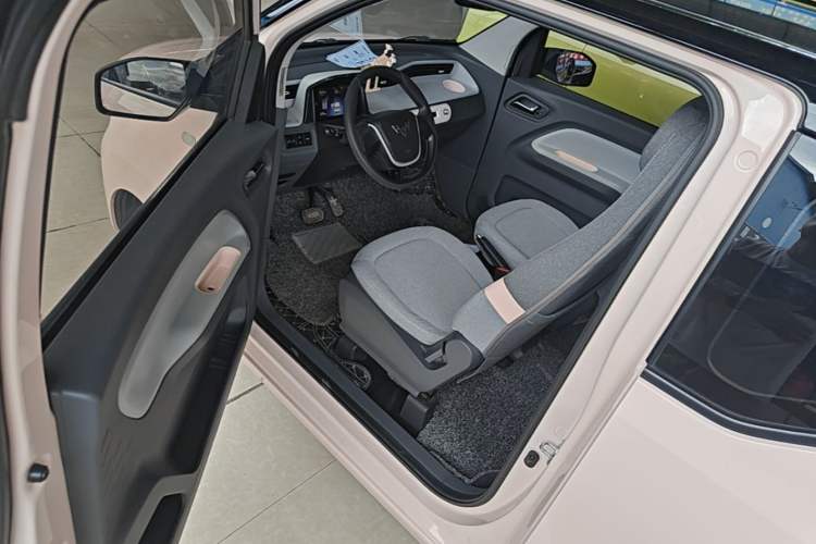 Used Wuling Hongguang MINIEV 2022 Macaron Premium Model – Lithium Iron Phosphate Driver Seat