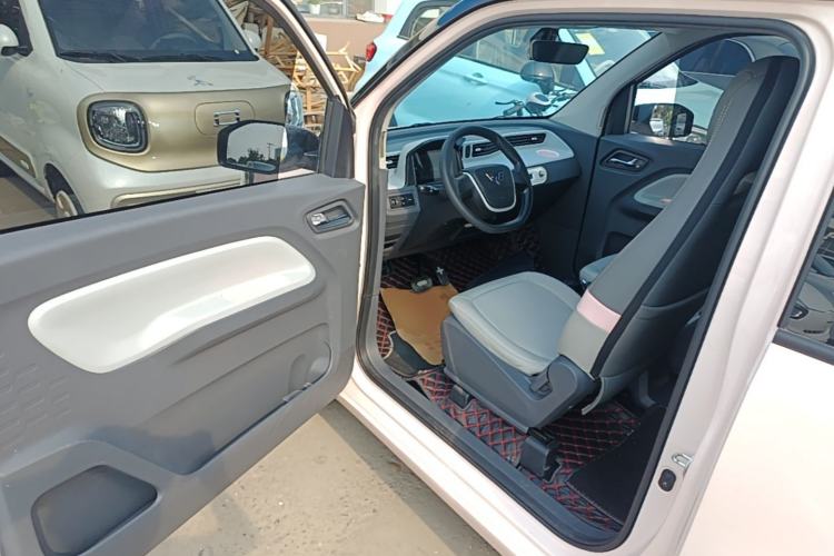 Used Wuling Hongguang MINIEV 2022 Macaron Fashion Model Lithium Iron Phosphate Driver Seat