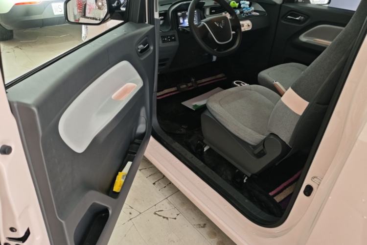 Used Wuling Hongguang MINIEV 2022 Macaron Fashion Model Lithium Iron Phosphate Driver Seat
