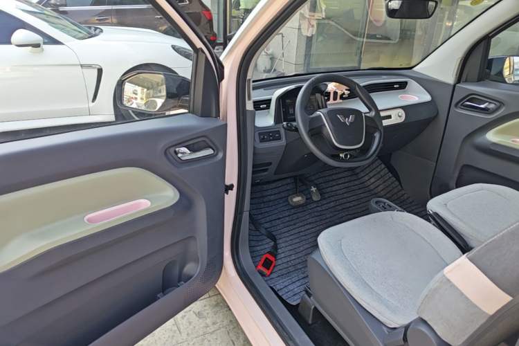 Used Wuling Hongguang MINIEV 2022 Macaron Premium Model – Lithium Iron Phosphate Driver Seat
