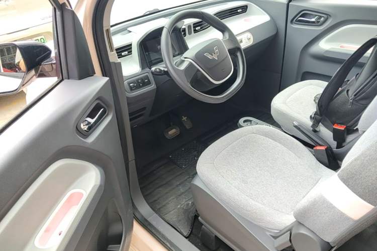 Used Wuling Hongguang MINIEV 2022 Macaron Premium Model – Lithium Iron Phosphate Driver Seat