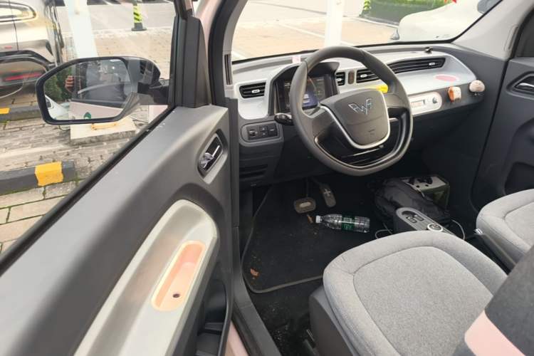 Used Wuling Hongguang MINIEV 2022 Macaron Premium Model – Lithium Iron Phosphate Driver Seat