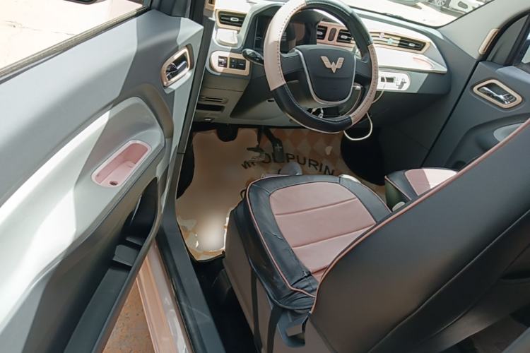 Used Wuling Hongguang MINIEV 2022 Macaron Premium Model – Lithium Iron Phosphate Driver Seat