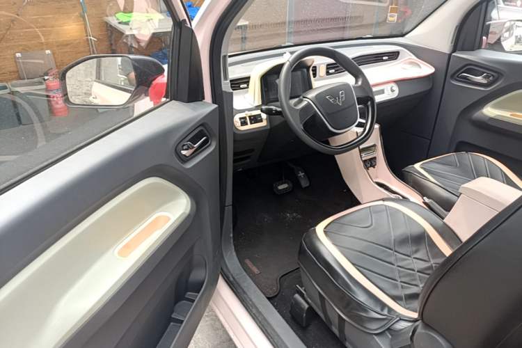 Used Wuling Hongguang MINIEV 2022 Macaron Premium Model – Lithium Iron Phosphate Driver Seat