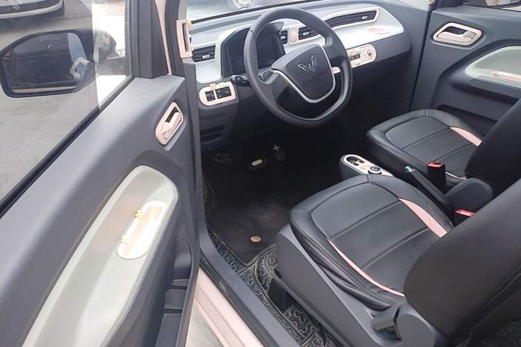 Used Wuling Hongguang MINIEV 2022 Macaron Premium Model – Lithium Iron Phosphate Driver Seat