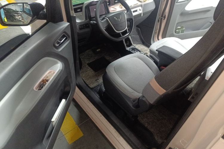 Used Wuling Hongguang MINIEV 2022 Macaron Premium Model – Lithium Iron Phosphate Driver Seat