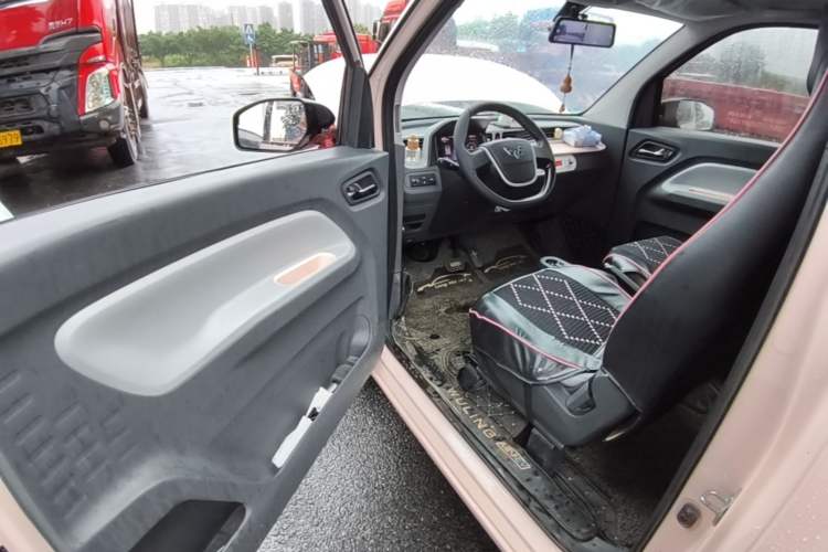 Used Wuling Hongguang MINIEV 2022 Macaron Premium Model – Lithium Ternary Battery Driver Seat