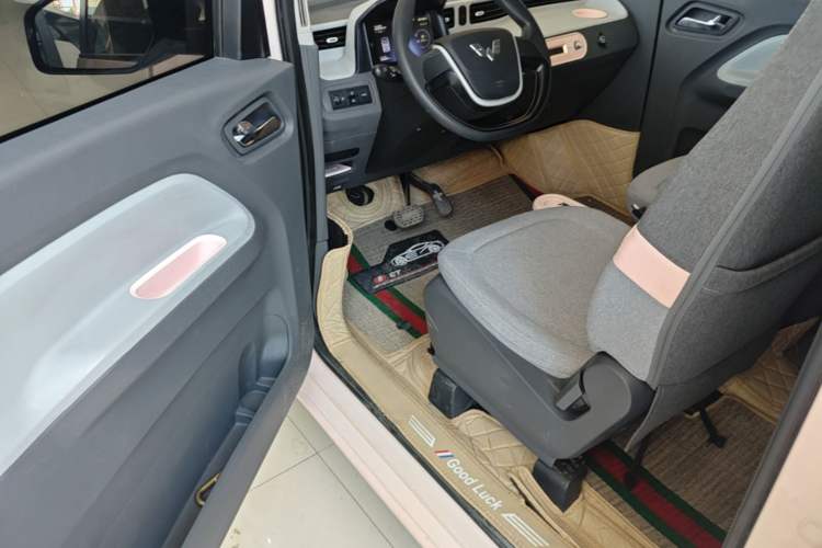 Used Wuling Hongguang MINIEV 2022 Macaron Premium Model – Lithium Iron Phosphate Driver Seat