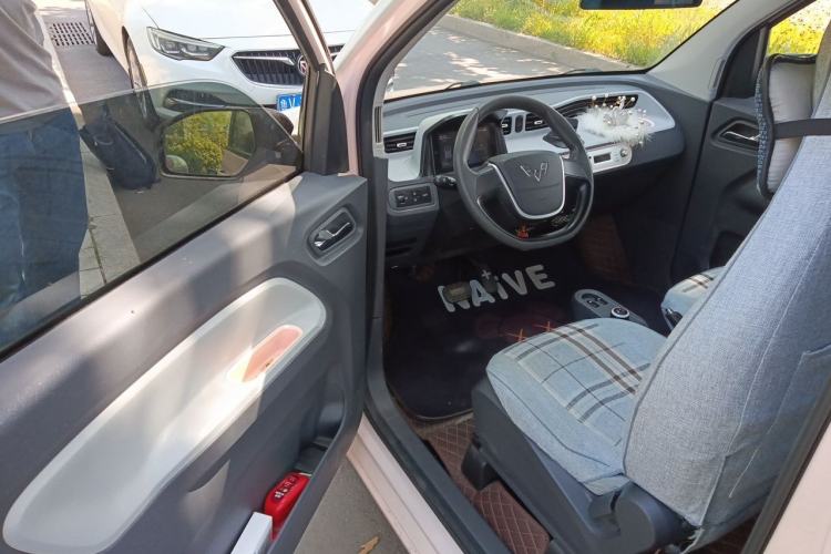 Used Wuling Hongguang MINIEV 2022 Macaron Premium Model – Lithium Iron Phosphate Driver Seat