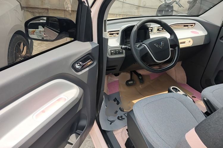 Used Wuling Hongguang MINIEV 2022 Macaron Fashion Model Lithium Iron Phosphate Driver Seat