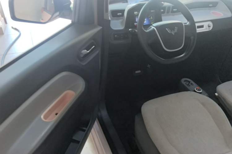 Used Wuling Hongguang MINIEV 2022 Macaron Premium Model – Lithium Iron Phosphate Driver Seat