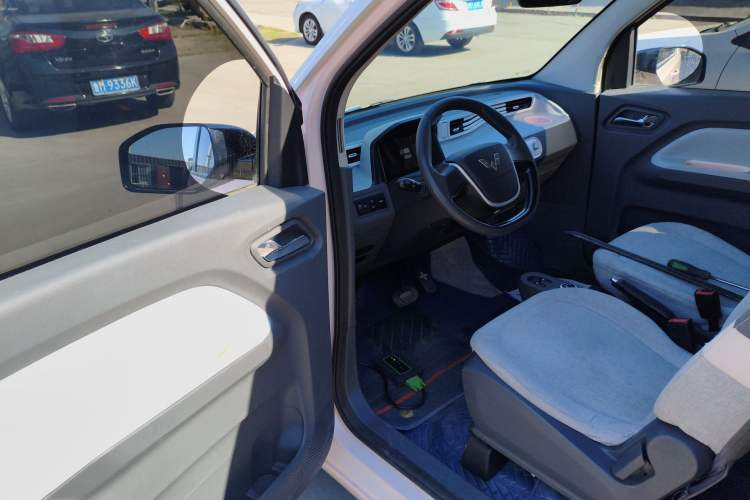 Used Wuling Hongguang MINIEV 2022 Macaron Premium Model – Lithium Iron Phosphate Driver Seat