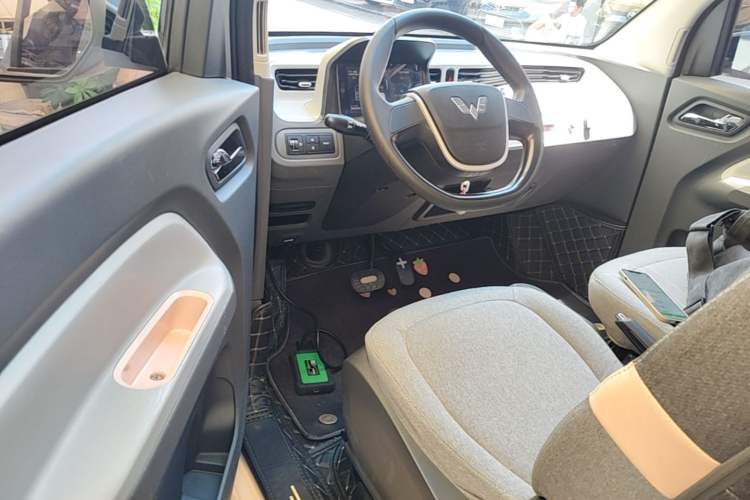 Used Wuling Hongguang MINIEV 2022 Macaron Premium Model – Lithium Ternary Battery Driver Seat