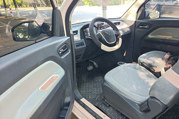 Used Wuling Hongguang MINIEV 2022 Macaron Premium Model – Lithium Iron Phosphate Driver Seat