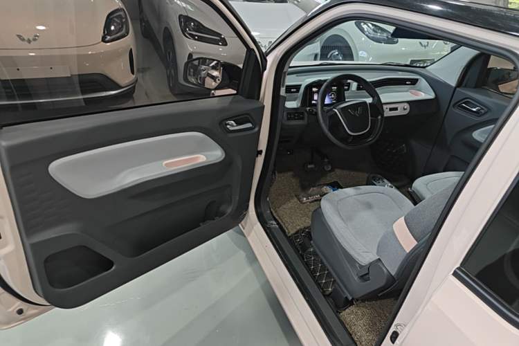 Used Wuling Hongguang MINIEV 2022 Macaron Premium Model – Lithium Iron Phosphate Driver Seat