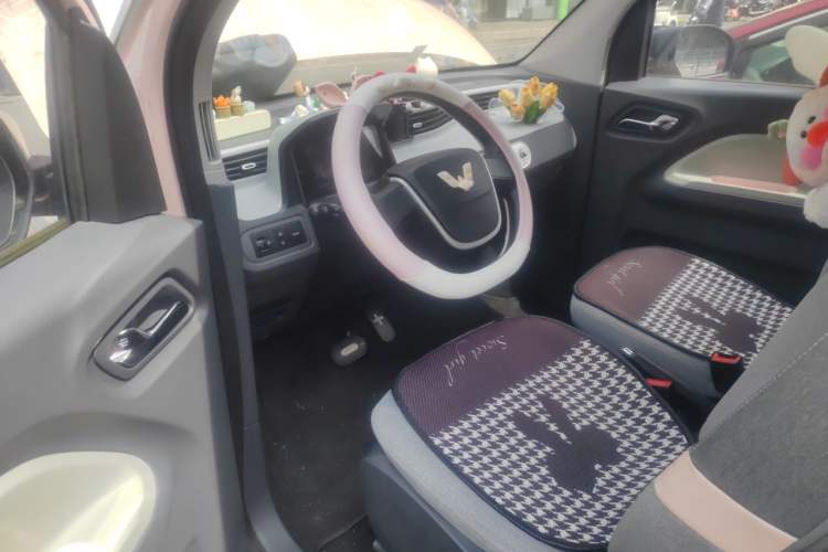 Used Wuling Hongguang MINIEV 2022 Macaron Premium Model – Lithium Iron Phosphate Driver Seat