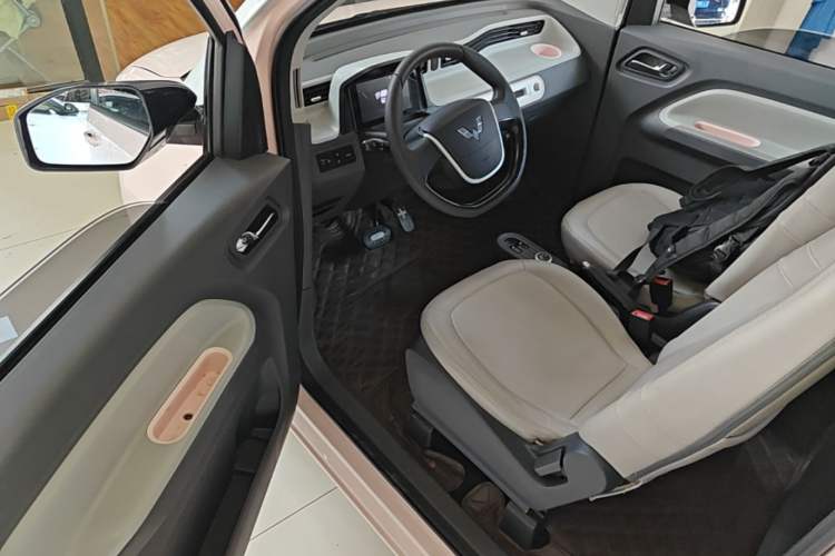 Used Wuling Hongguang MINIEV 2022 Macaron Premium Model – Lithium Iron Phosphate Driver Seat