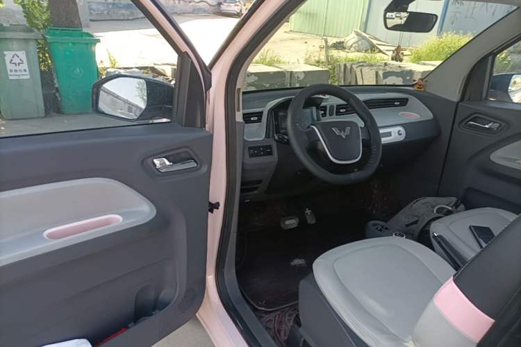 Used Wuling Hongguang MINIEV 2022 Macaron Premium Model – Lithium Ternary Battery Driver Seat