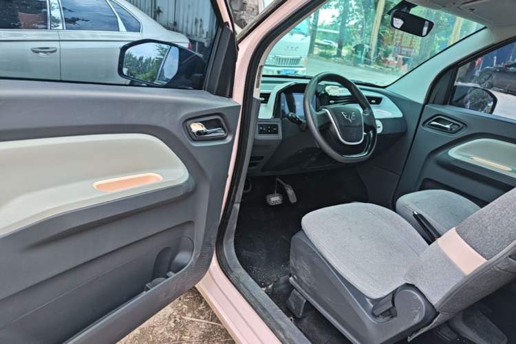 Used Wuling Hongguang MINIEV 2022 Macaron Fashion Model Lithium Iron Phosphate Driver Seat