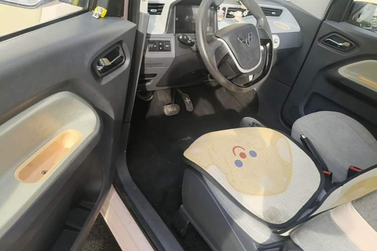 Used Wuling Hongguang MINIEV 2022 Macaron Premium Model – Lithium Iron Phosphate Driver Seat