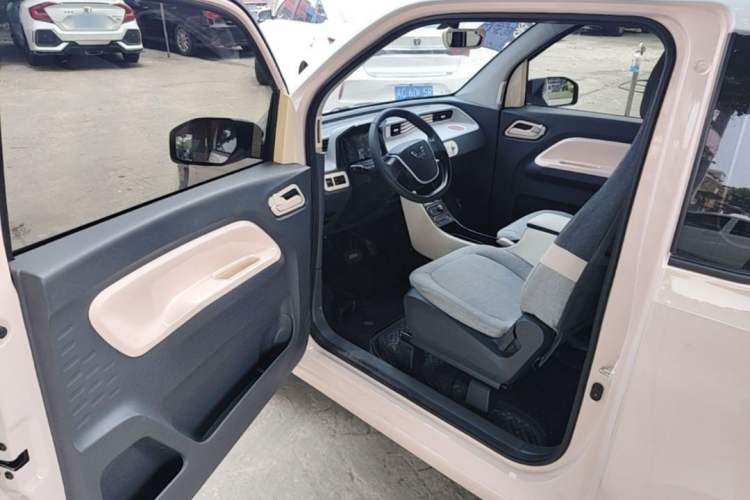 Used Wuling Hongguang MINIEV 2022 Macaron Premium Model – Lithium Iron Phosphate Driver Seat