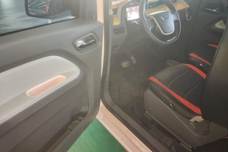 Used Wuling Hongguang MINIEV 2022 Macaron Premium Model – Lithium Iron Phosphate Driver Seat