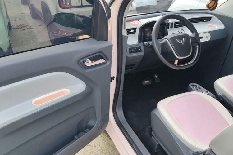 Used Wuling Hongguang MINIEV 2022 Macaron Premium Model – Lithium Iron Phosphate Driver Seat