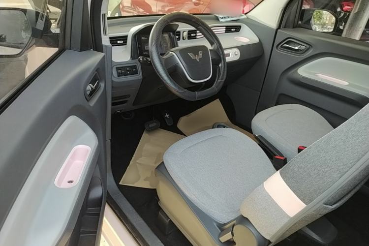 Used Wuling Hongguang MINIEV 2022 Macaron Premium Model – Lithium Iron Phosphate Driver Seat